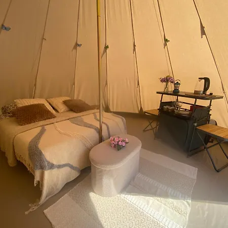 Les Pichies, Le Tipi D'adri, Insolite * Saint-Leger-sur-Vouzance