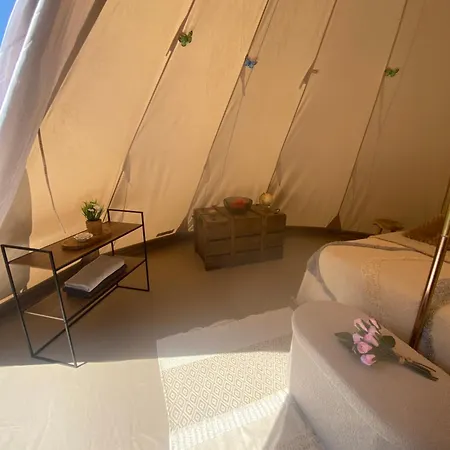 Tente de luxe Les Pichies, Le Tipi D'adri, Insolite