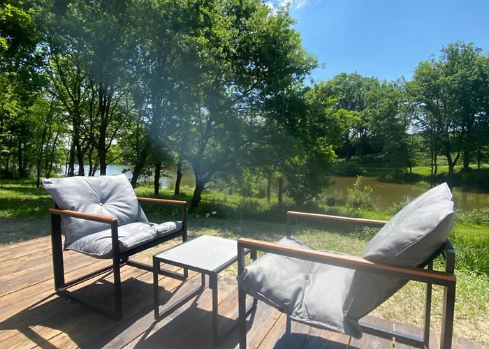 Les Pichies, Le Tipi D'adri, Insolite